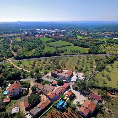 Semesterbostad House Bruno 1735