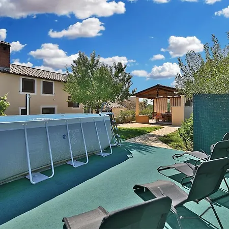 House Bruno 1735 Semesterbostad Galižana