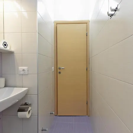 House Bruno 1735 Semesterbostad Galižana