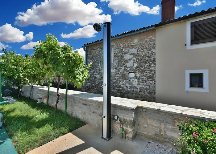 House Bruno 1735 Holiday home Galizana