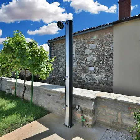 House Bruno 1735 펜션 Galižana