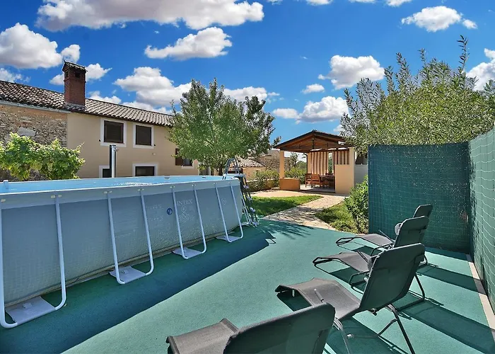 House Bruno 1735 펜션 Galižana